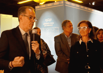 Manos mexicanas revelan misterios de Egipto