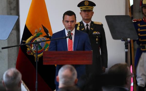 Presidente de Ecuador asegura no arrepentirse del asalto a la embajada de México