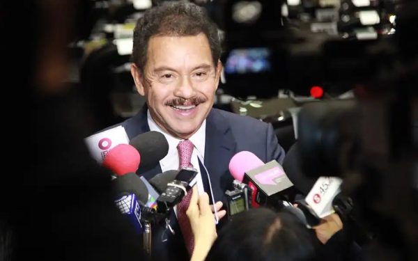 IGNACIO MIER Y LA POSTAL DE LA DESLEALTAD Y LA HAMACA
