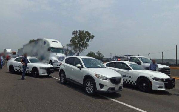Protestan contra excavación de pozo y cierran la autopista México-Puebla