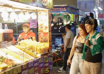 Consumo de alimentos por persona en la Feria, 450 pesos