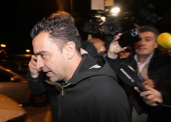 Barcelona confirma la continuidad de Xavi hasta 2025