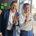 Armenta y Lalo Rivera posan sonrientes mientras sus soldados se quieren arrancar las cabezas