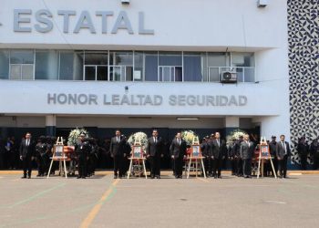 Realizan homenaje a policías caídos en enfrentamiento en Chignahuapan