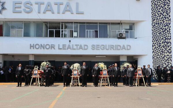 Realizan homenaje a policías caídos en enfrentamiento en Chignahuapan