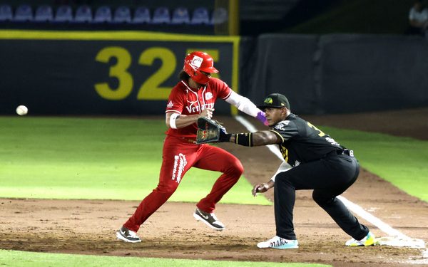 Ganan los Pericos primero ante el Águila