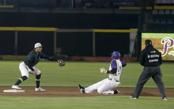 Conspiradores golpea a Pericos en inicio del Interliga