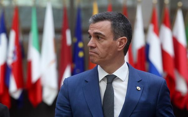 Pedro Sánchez analizará dejar el Gobierno español tras polémica de su esposa