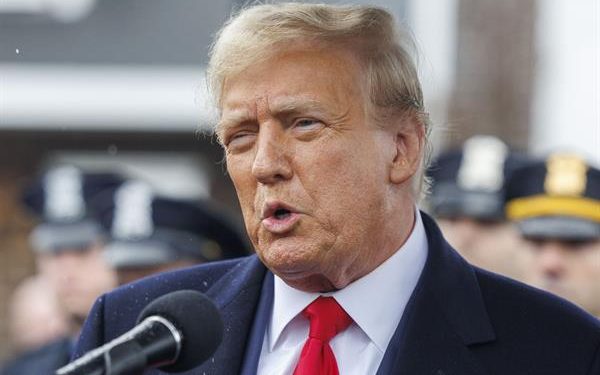 Trump asegura que no dará “ni 10 centavos” a AMLO para atender la migración