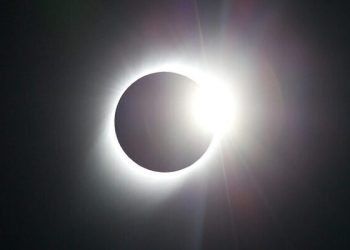 Reiteran sugerencia; ver eclipse con protección
