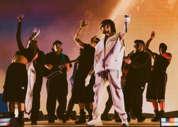 Peso Pluma rinde tributo al regional mexicano en su presentación en Coachella