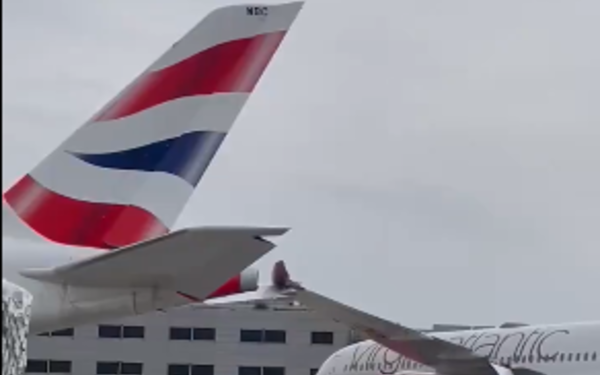 Dos aviones chocan en el aeropuerto de Heathrow sin dejar heridos