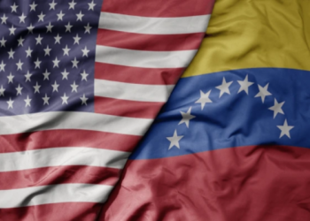 Estados Unidos reimpone restricciones al petróleo y gas venezolanos
