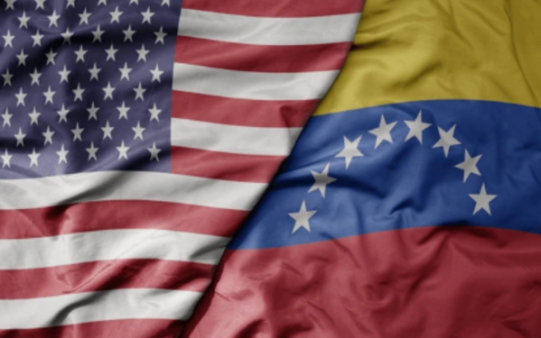 Estados Unidos reimpone restricciones al petróleo y gas venezolanos