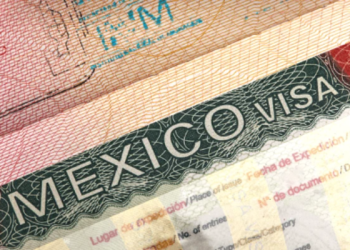 México aplaza a mayo el requisito de visa para turistas peruanos