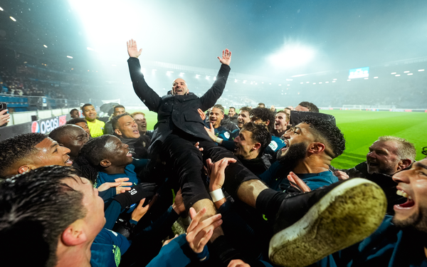 PSV golea 8-0 al Heerenveen y acaricia el título de la Eredivise