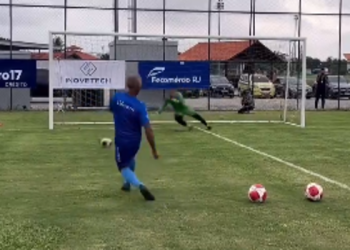 A los 58 años, Romario cumple su primer entrenamiento con América de Río de Janeiro