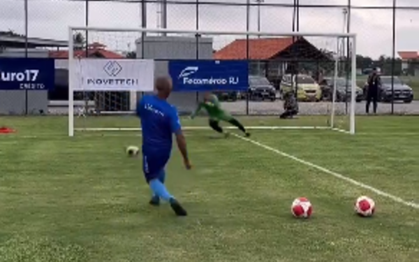 A los 58 años, Romario cumple su primer entrenamiento con América de Río de Janeiro