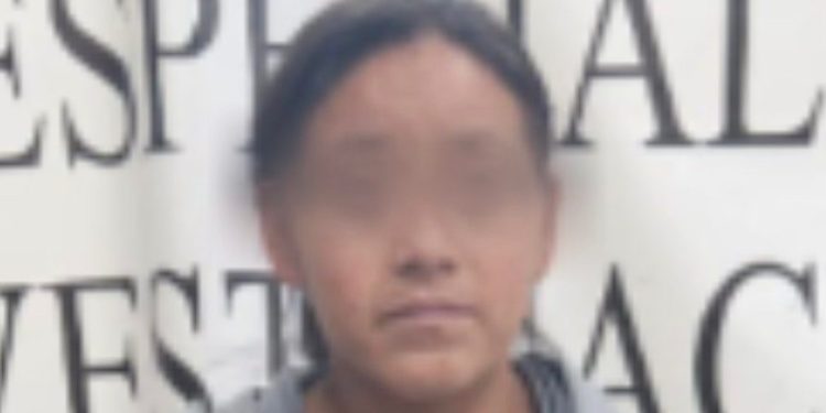 Mujer es detenida por golpear a dos hijos con un palo y quemar a otro en Puebla