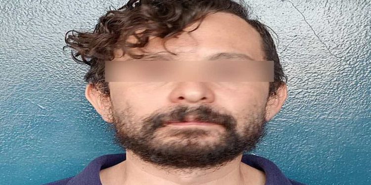 Docente BUAP es detenido en la Feria de Puebla por grabar a mujeres bajo las faldas