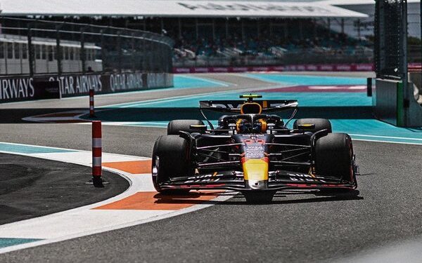 Checo Pérez homenajeará a Senna en el GP de Emilia-Romagna
