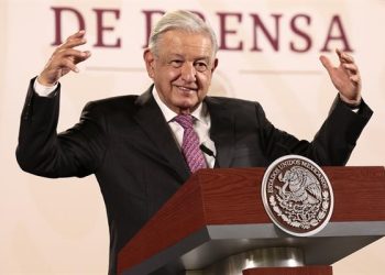AMLO promete que no habrá fallas ni apagones durante la jornada electoral