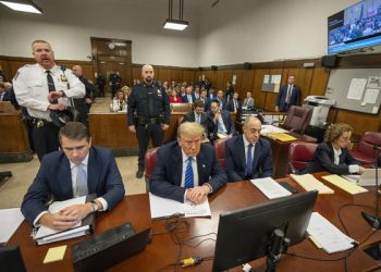 Exabogado de Trump revela detalles del “affaire” con Stormy Daniels  