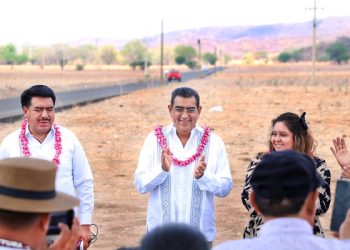 Avanza mejora de carreteras