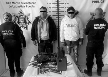 SSP Texmelucan detiene a dos individuos por portación de arma de fuego y equipo de bloqueo de señal
