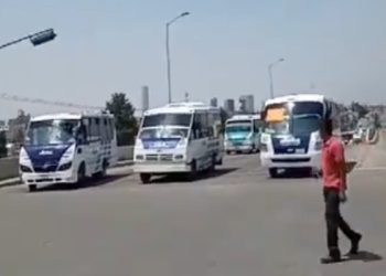 Choferes de Ruta 77A, 45A y Angelópolis cierran Bulevar Carmelitas y Las Torres; protestan invasión de recorridos