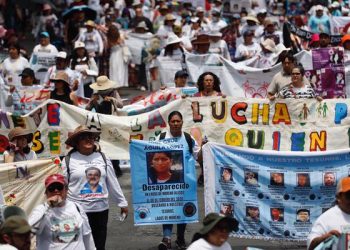 Madres de desaparecidos marchan “sin nada que festejar”