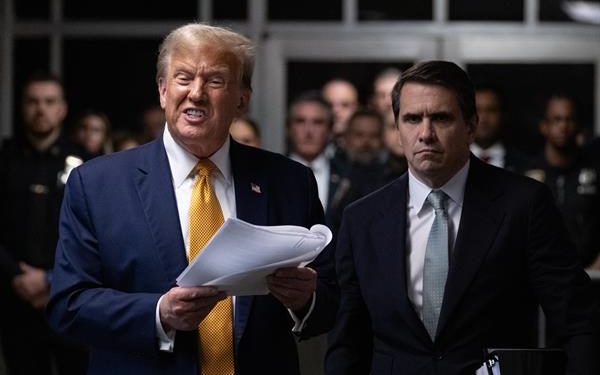 Defensa de Trump busca poner en evidencia a su exabogado Michael Cohen