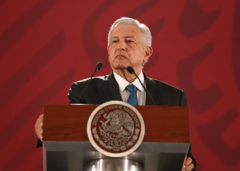 AMLO pide a escuela amenazada por el narco “no dejarse intimidar”