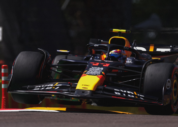 Checo Pérez es eliminado en la Q1; Verstappen se lleva la Pole