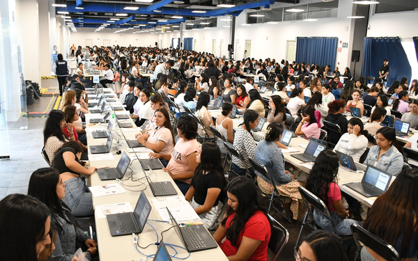 Buscan entrar 42 mil alumnos