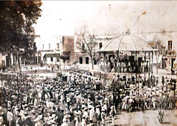 IN MEMORIAM / MITIN POLÍTICO TAQUILLERO EN 1926