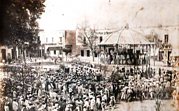IN MEMORIAM / MITIN POLÍTICO TAQUILLERO EN 1926