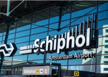 Muere una persona traes caer en un motor en marcha en el aeropuerto de Ámsterdam