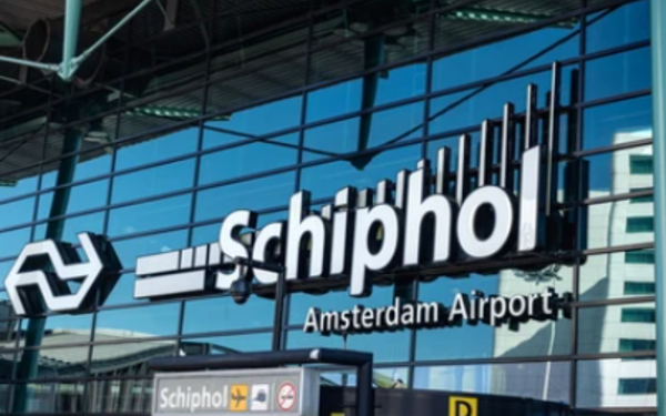 Muere una persona traes caer en un motor en marcha en el aeropuerto de Ámsterdam