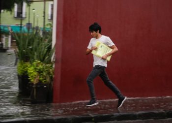 Lluvia y granizo azotan la ciudad de Puebla