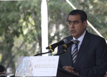 Pide gobernador a funcionarios actuar con ética política