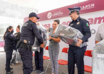 Entregan equipo y uniformes a policías municipales de San Martín Texmelucan