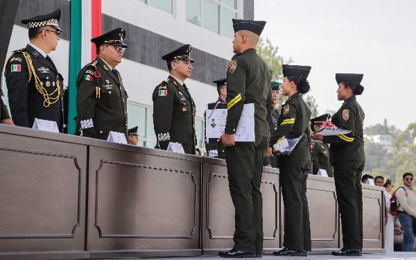 Graduación en Puebla de mil 179 sargentos de la Escuela Militar