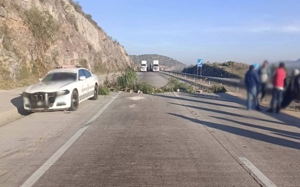 Campesinos cierran más de 24 horas el Arco Norte; exigen pago de tierras