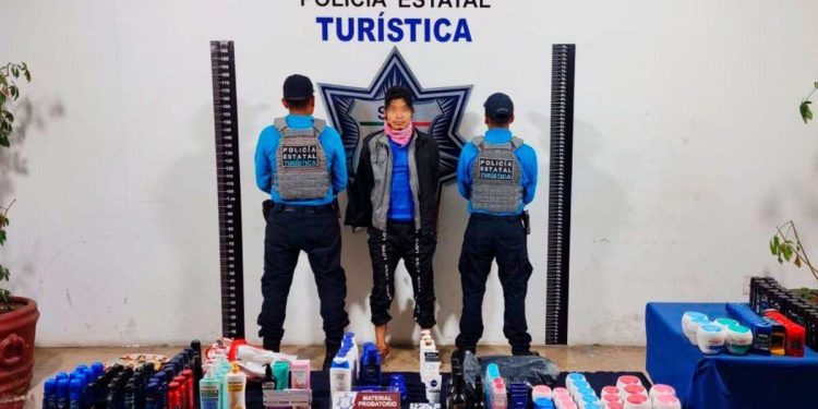 Capturan a ladrón de artículos de belleza en Puebla capital
