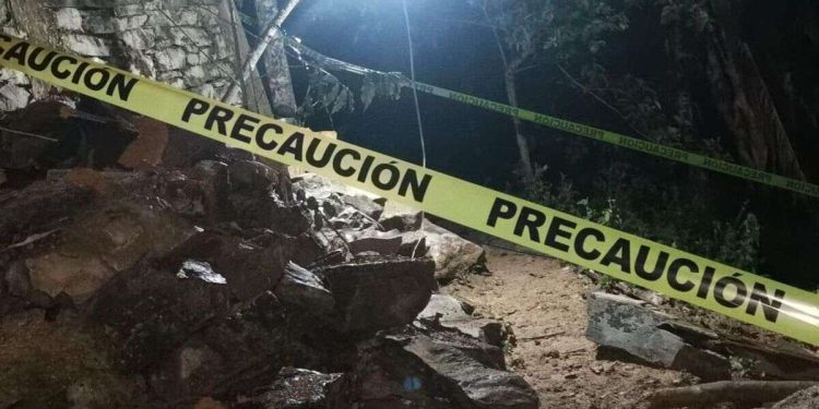 Deslave en Tlacotepec de Porfirio Díaz deja saldo de un muerto por lluvias