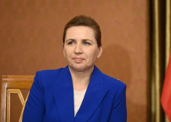 Atacan a primera ministra de Dinamarca en Copenhague