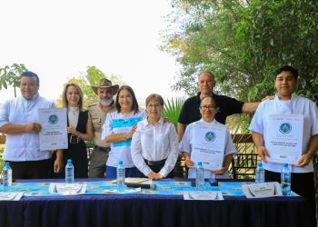 Restaurantes de Africam Safari reciben Distintivos H