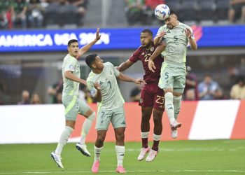 México hace el ridículo y pierde con Venezuela