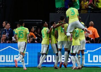 Vinicius guía a Brasil a los cuartos de Copa América 